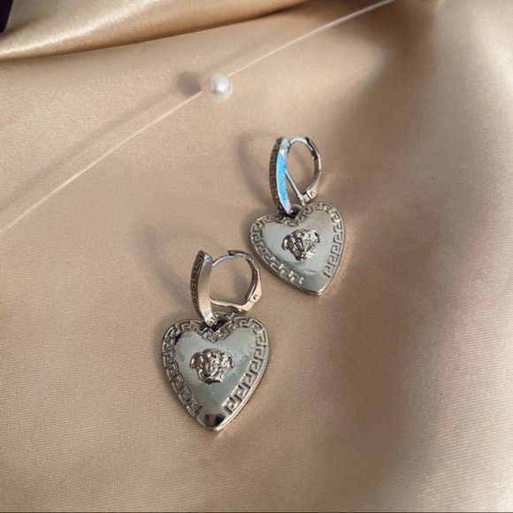 Myth X Dream Jewelry - Roman Art Portrait Heart Huggie Earrings Silver